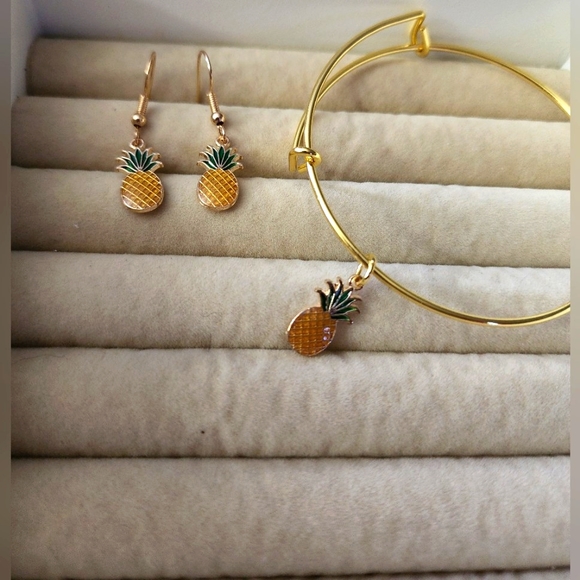 Hunter's Handmade Jewelry Jewelry - Pineapple 🍍 Bracelet and Earring Gold Set